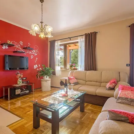 بيت للعطل House Dolly بوريتش