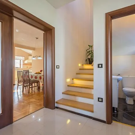 بيت للعطل House Dolly بوريتش