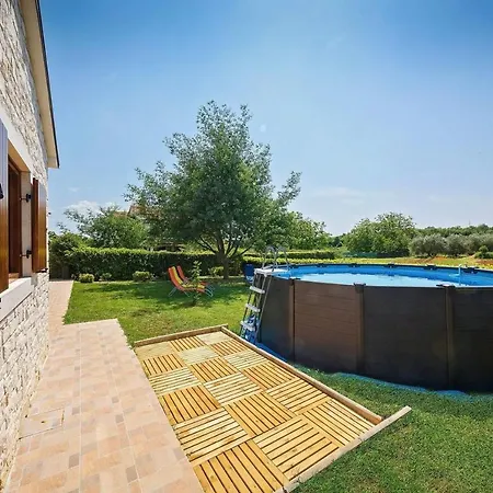 بيت للعطل House Dolly بوريتش